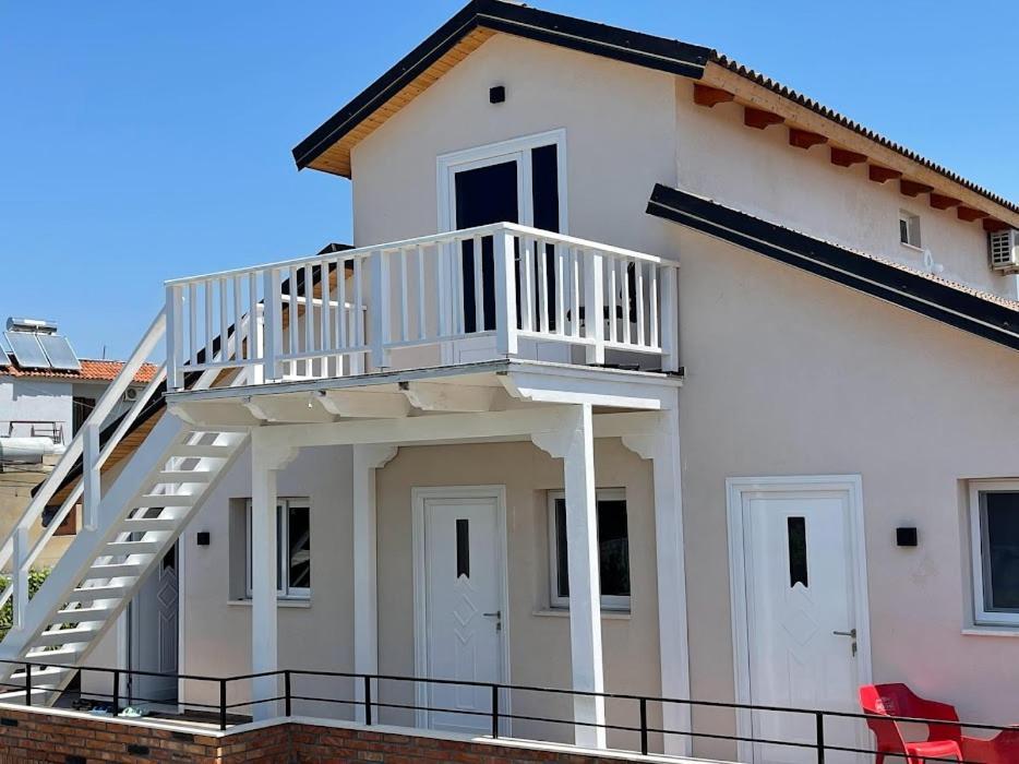Guest Rooms Arbri วญอเรอ ภายนอก รูปภาพ