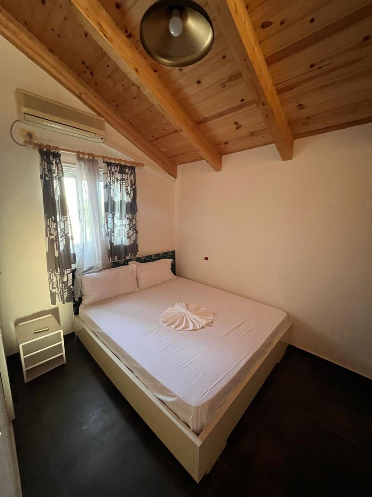 Guest Rooms Arbri วญอเรอ ภายนอก รูปภาพ
