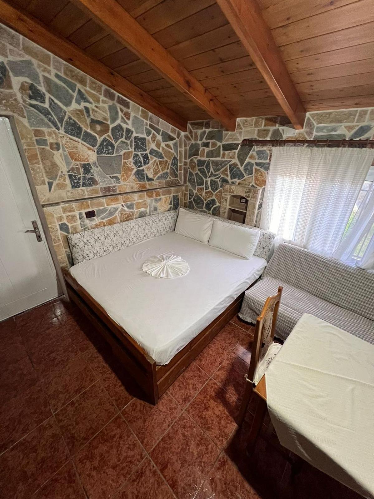 Guest Rooms Arbri วญอเรอ ภายนอก รูปภาพ