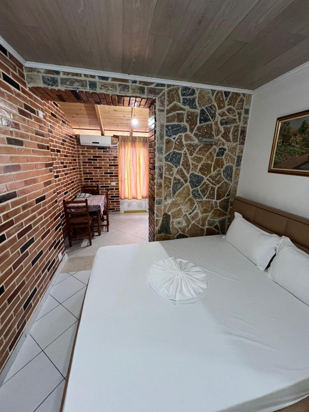 Guest Rooms Arbri วญอเรอ ภายนอก รูปภาพ