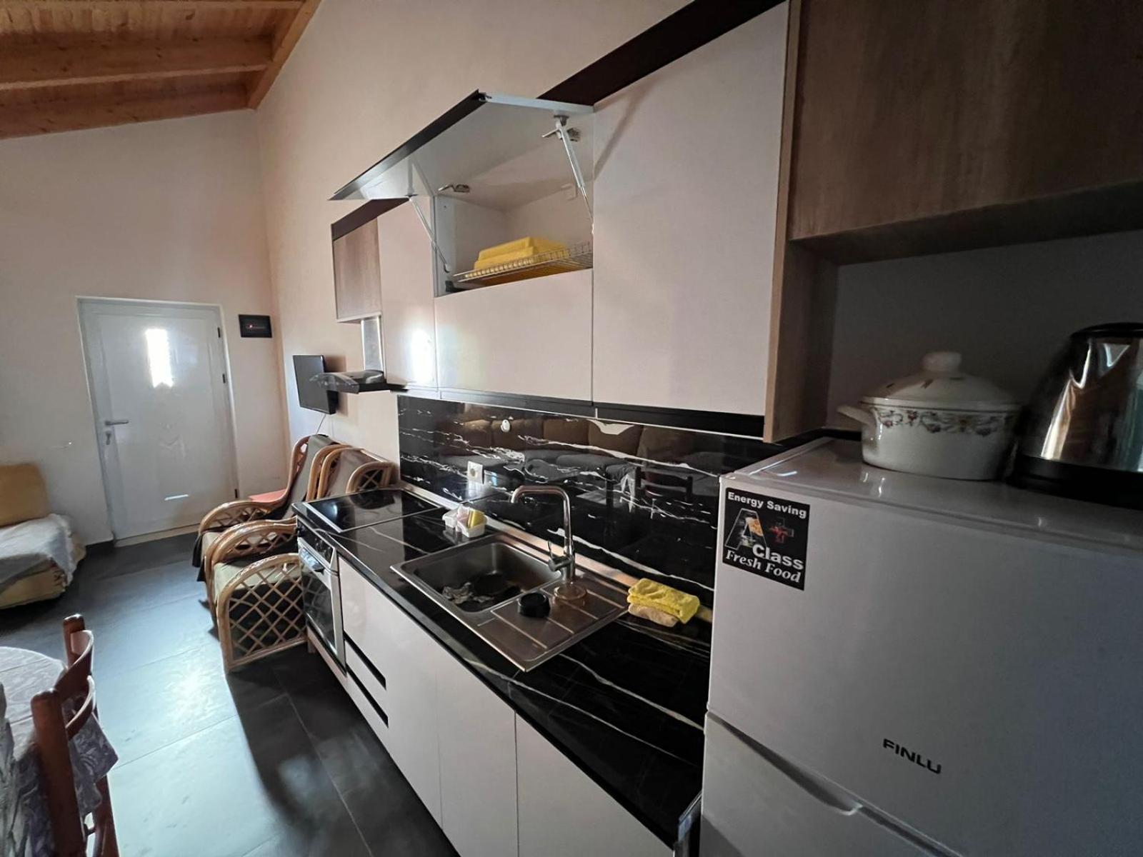 Guest Rooms Arbri วญอเรอ ภายนอก รูปภาพ