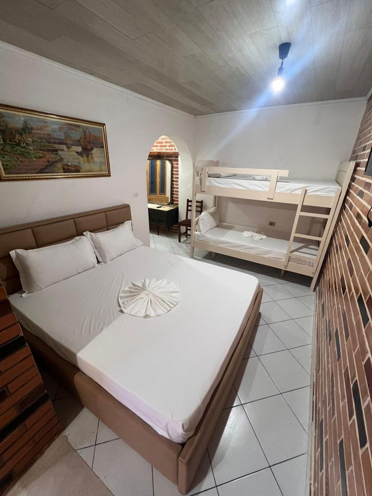 Guest Rooms Arbri วญอเรอ ภายนอก รูปภาพ