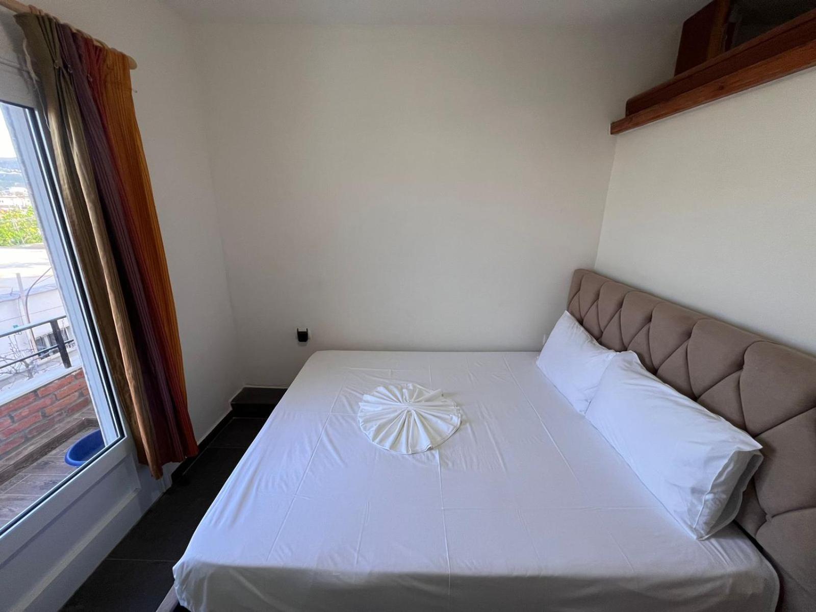 Guest Rooms Arbri วญอเรอ ภายนอก รูปภาพ