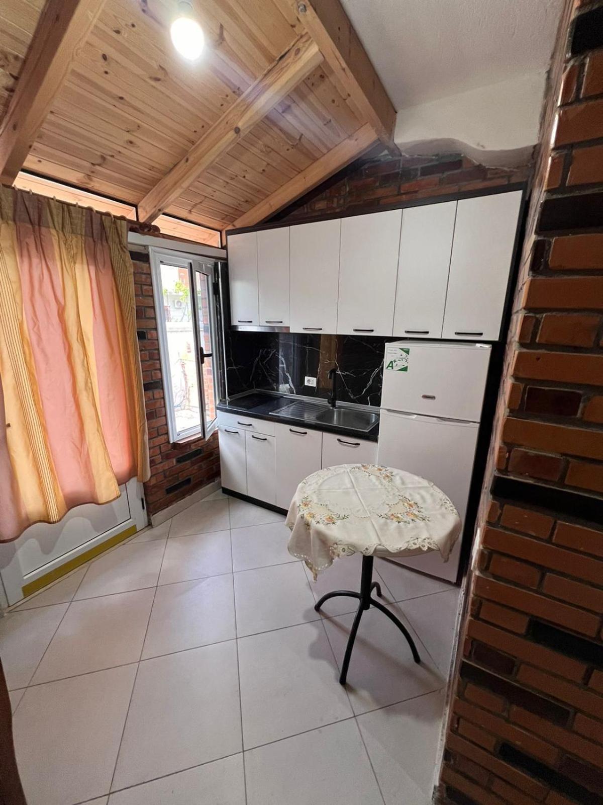 Guest Rooms Arbri วญอเรอ ภายนอก รูปภาพ