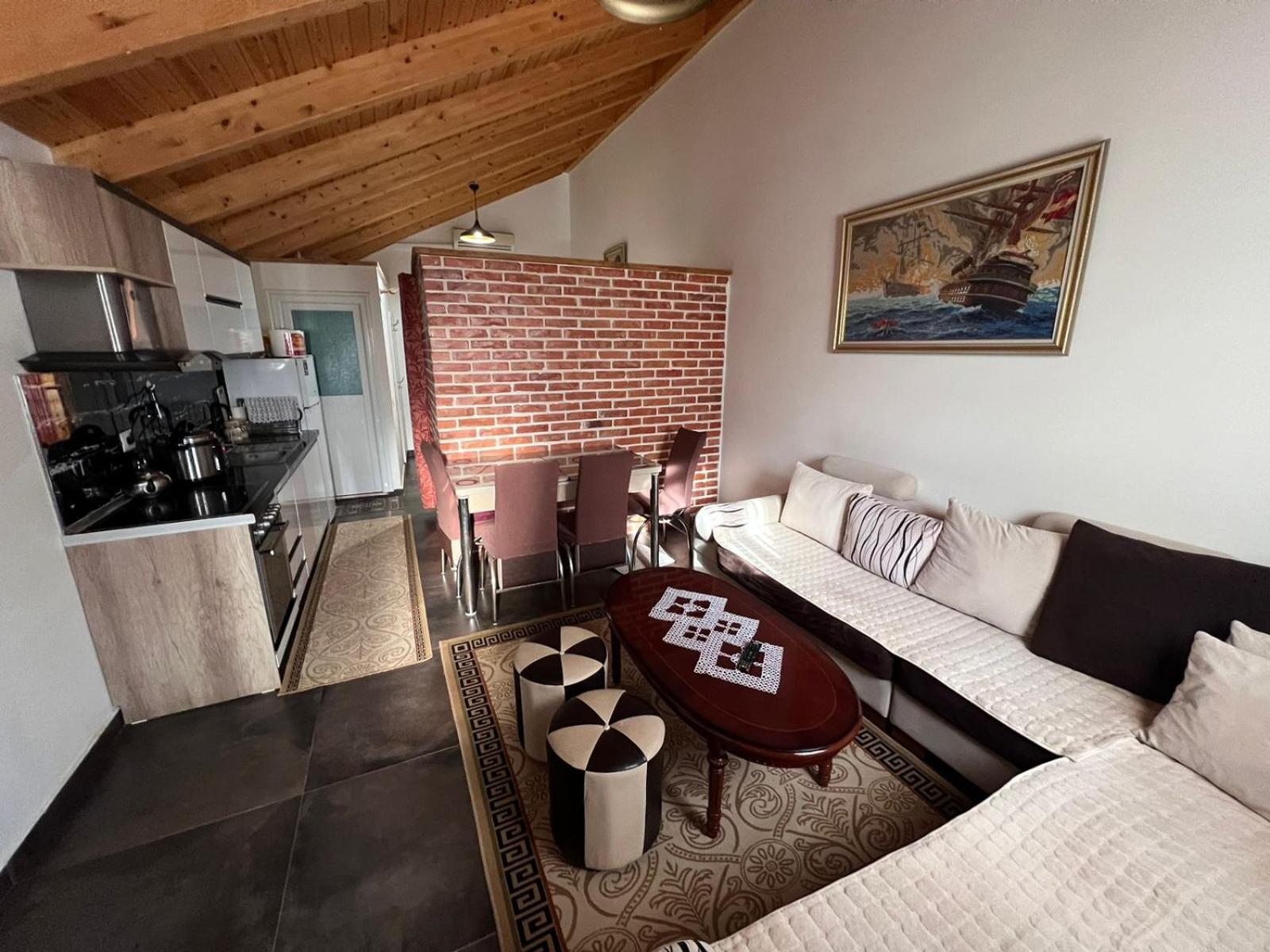 Guest Rooms Arbri วญอเรอ ภายนอก รูปภาพ