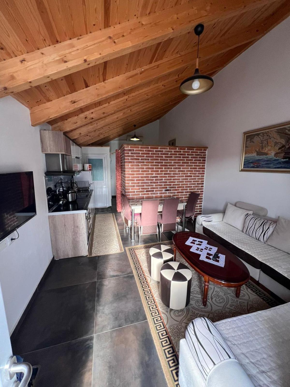 Guest Rooms Arbri วญอเรอ ภายนอก รูปภาพ