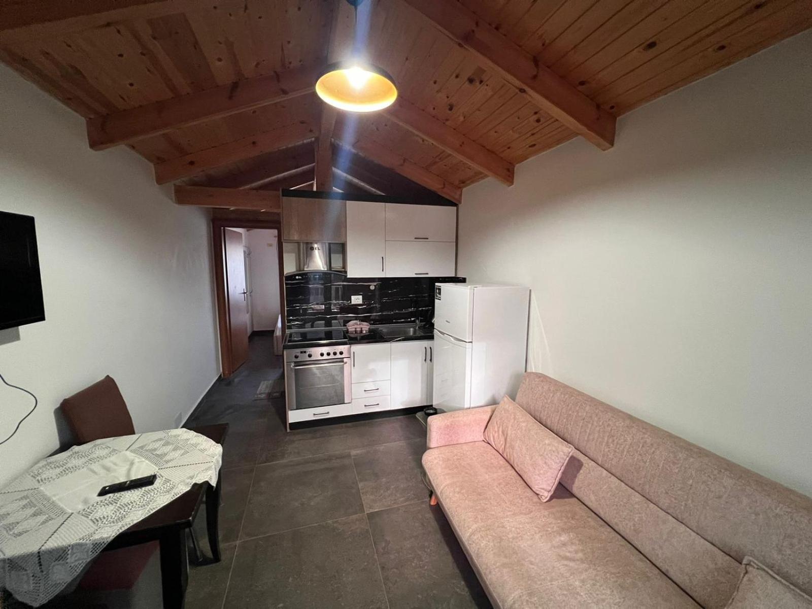 Guest Rooms Arbri วญอเรอ ภายนอก รูปภาพ