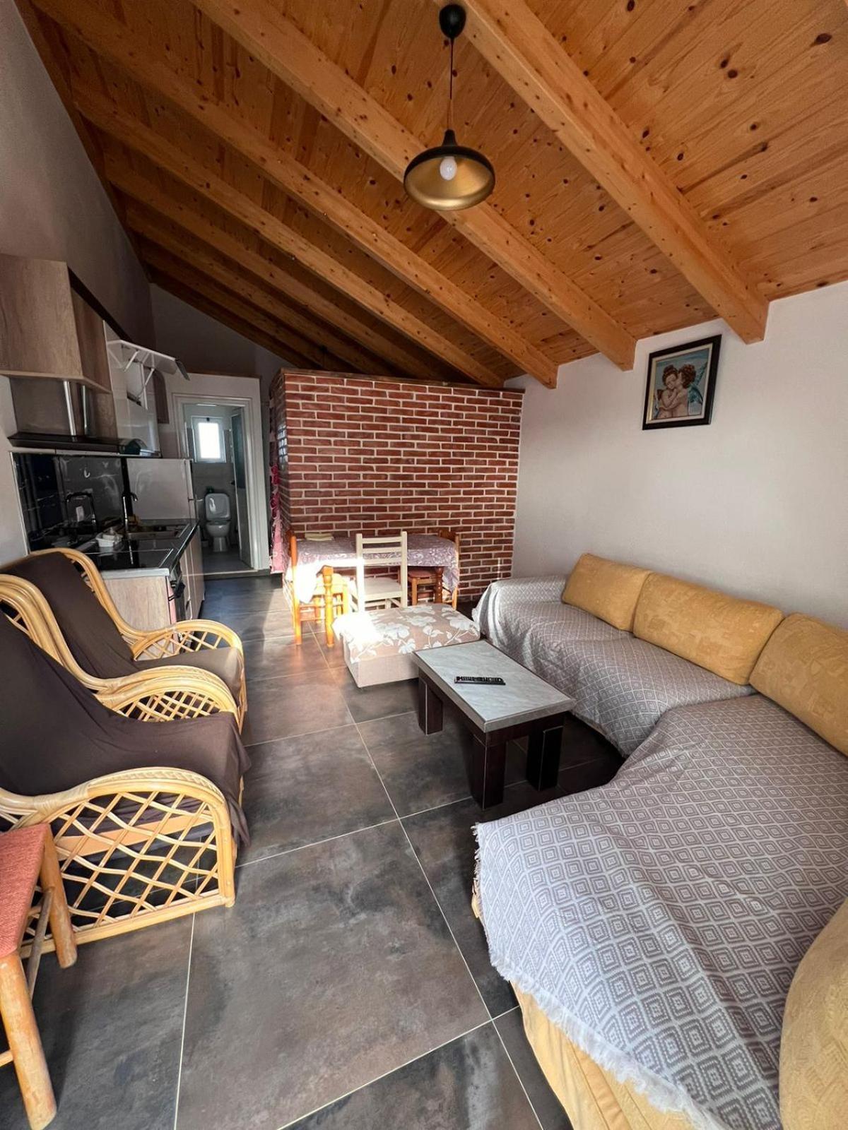 Guest Rooms Arbri วญอเรอ ภายนอก รูปภาพ