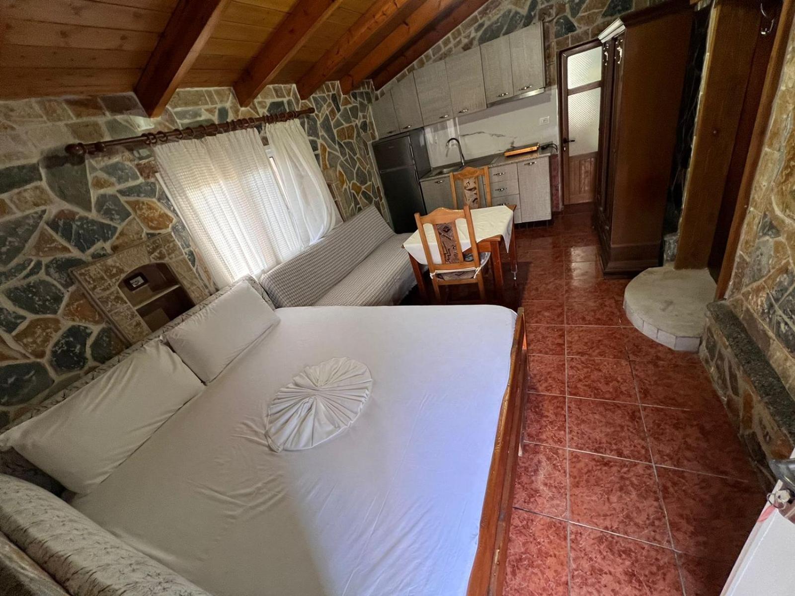 Guest Rooms Arbri วญอเรอ ภายนอก รูปภาพ