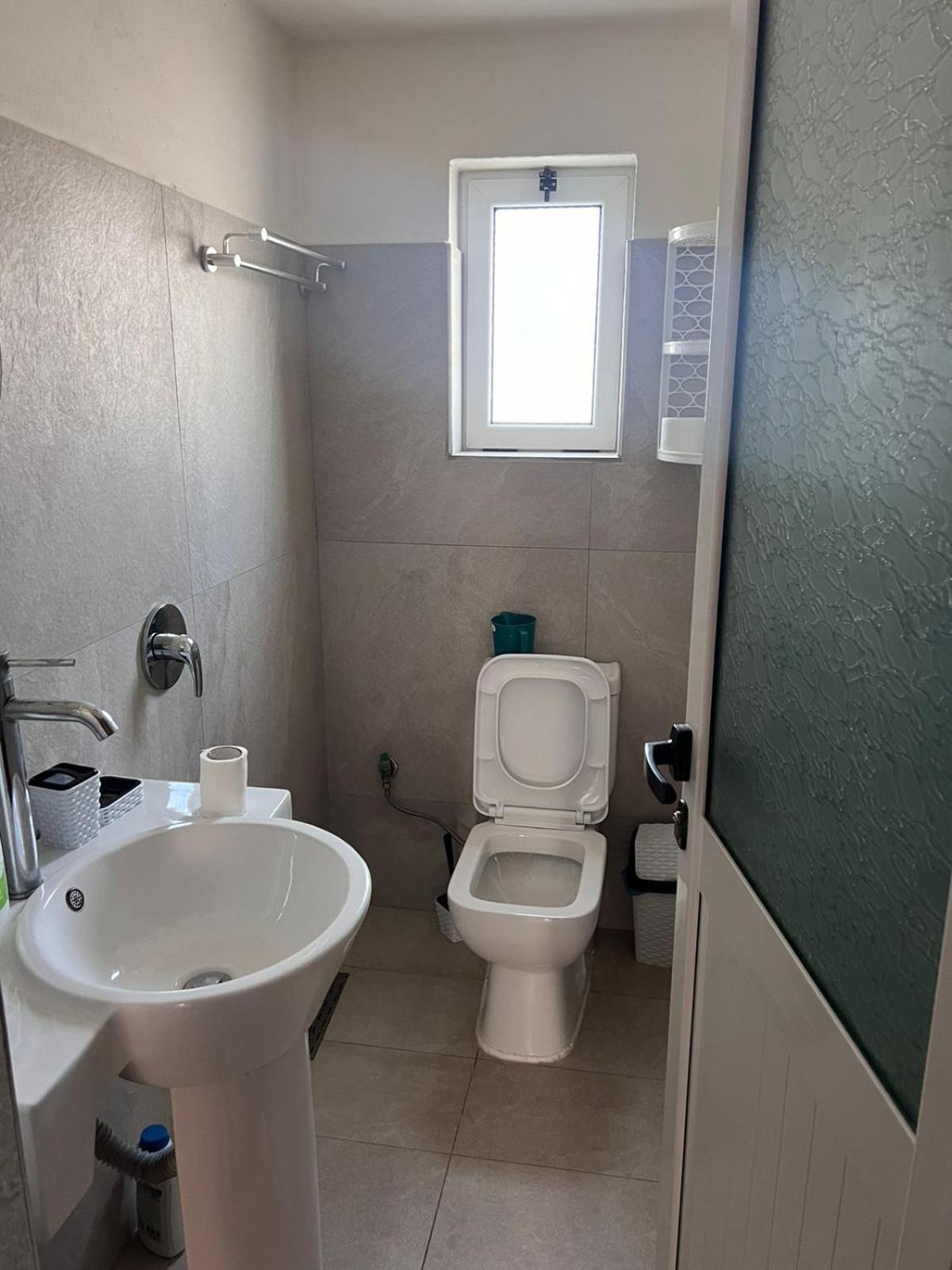 Guest Rooms Arbri วญอเรอ ภายนอก รูปภาพ
